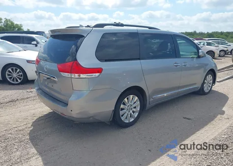 2013 Toyota Sienna Limited V6 7 Passenger z USA, uszkodzony, nr VIN 5TDYK3DC6DS343109
